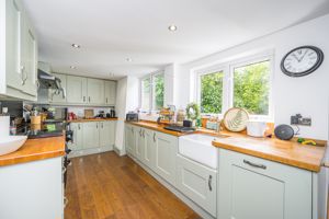 Kitchen / Breakfast Roomhen- click for photo gallery